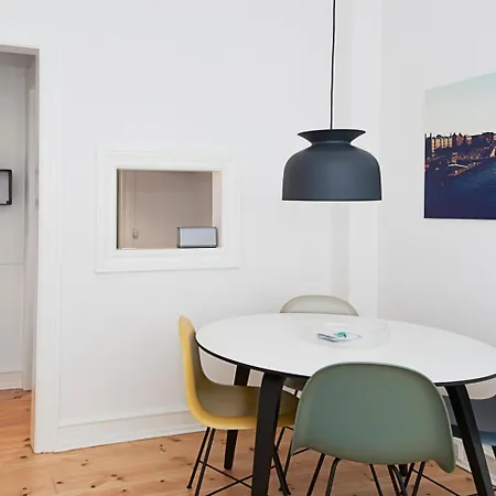 1-bed Near Lakes Apartment